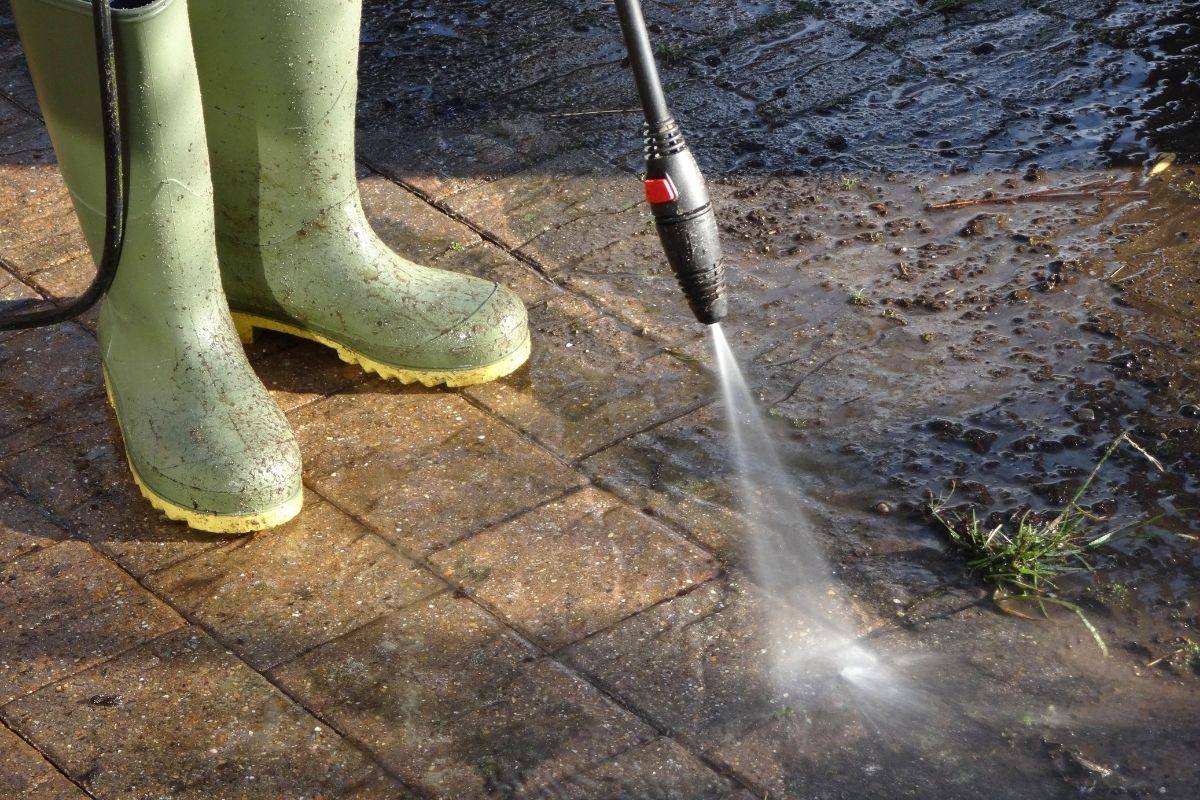 Mould and sanitation cleaning with a pressure washer Dicky Beach