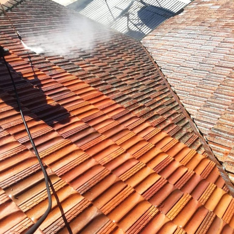Roof Pressure Washing Moffat Beach